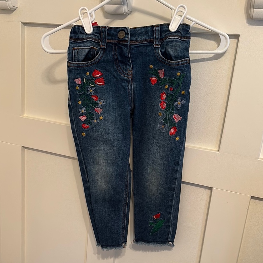 Girls Mini Boden Size 5 Embroidered Denim Capri Jeans with Frayed Hem